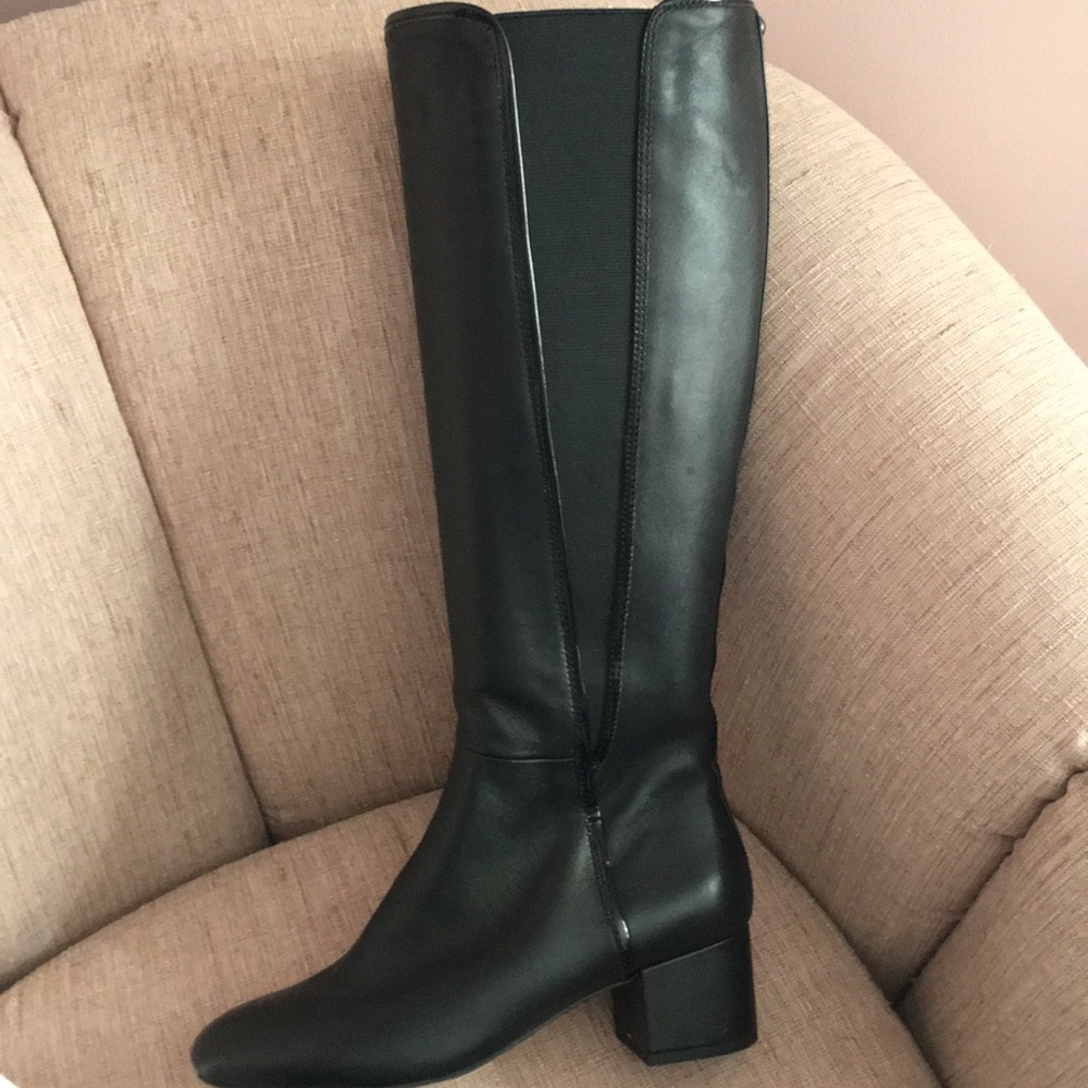 Like new Donald/Pliner Camille Leather Boot - Picture 9 of 12